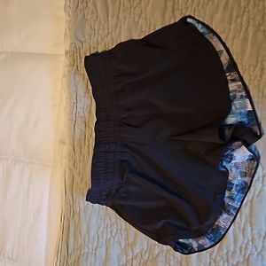 Lululemon Choose A SideShort *Reversible 3" Free Spirit, size 6, dark blue and p